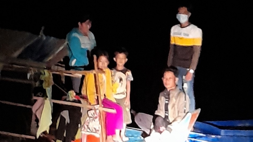3 hộ gia đình tìm cách vượt biên vào Việt Nam trong đêm